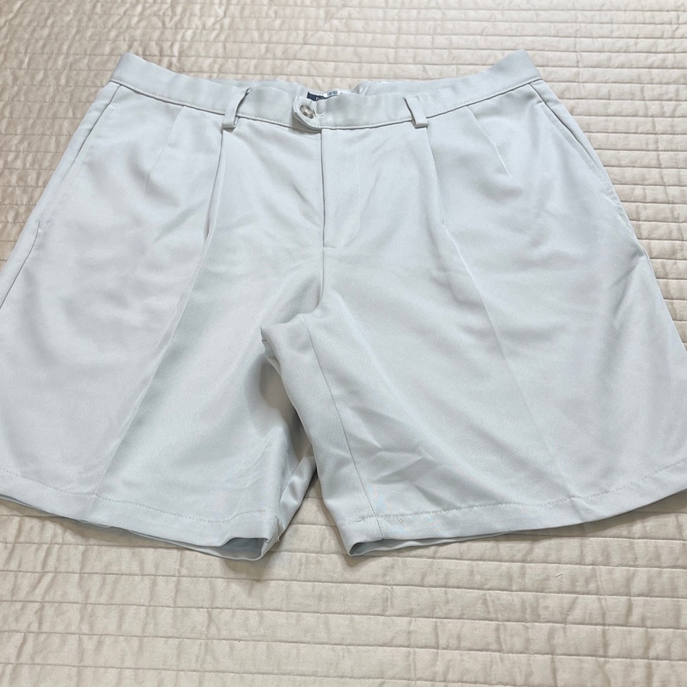 Dockers Men's OFF WHITE PLEATED Front Shorts SIZE 34